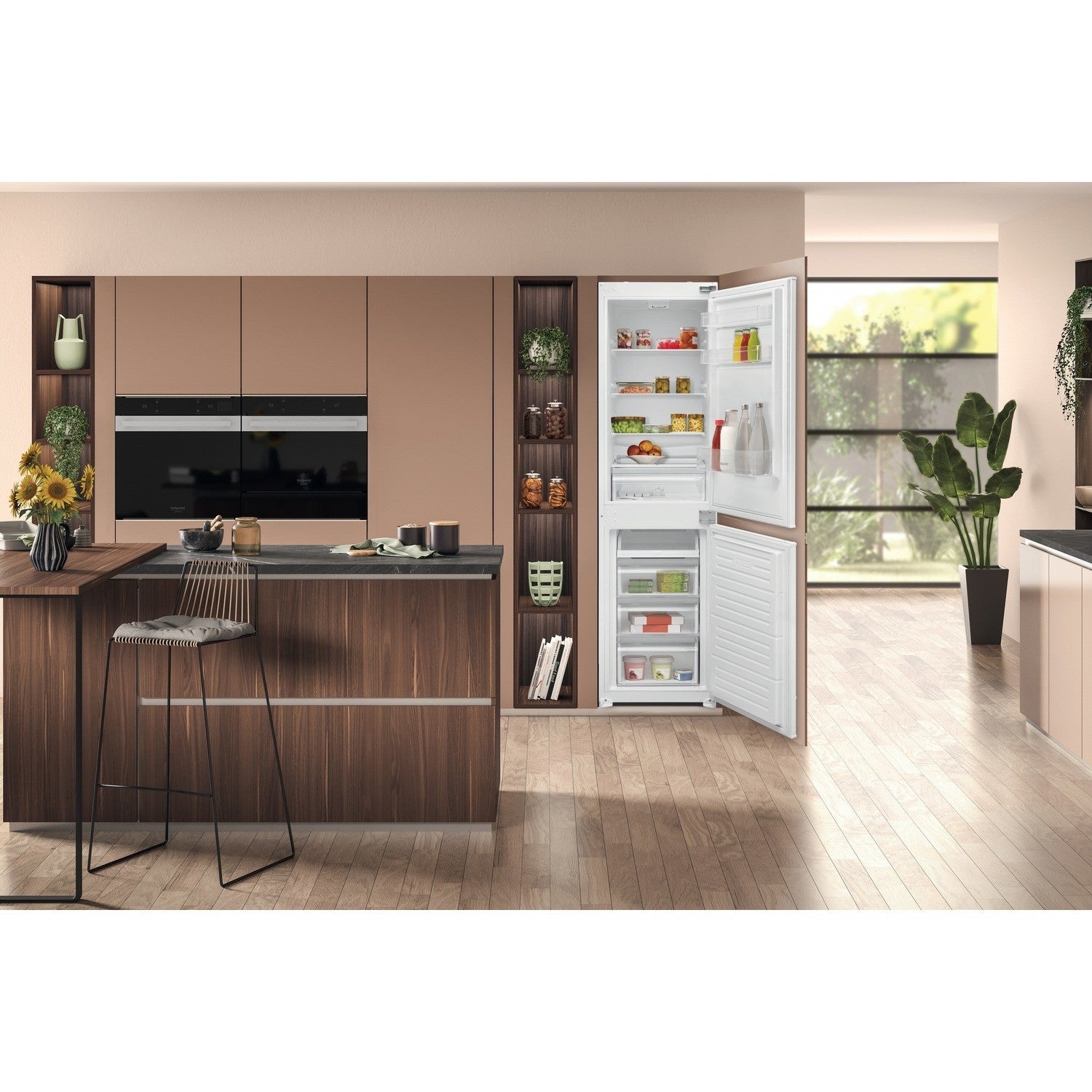 Hotpoint 244 Litre 50/50 Integrated Fridge Freezer